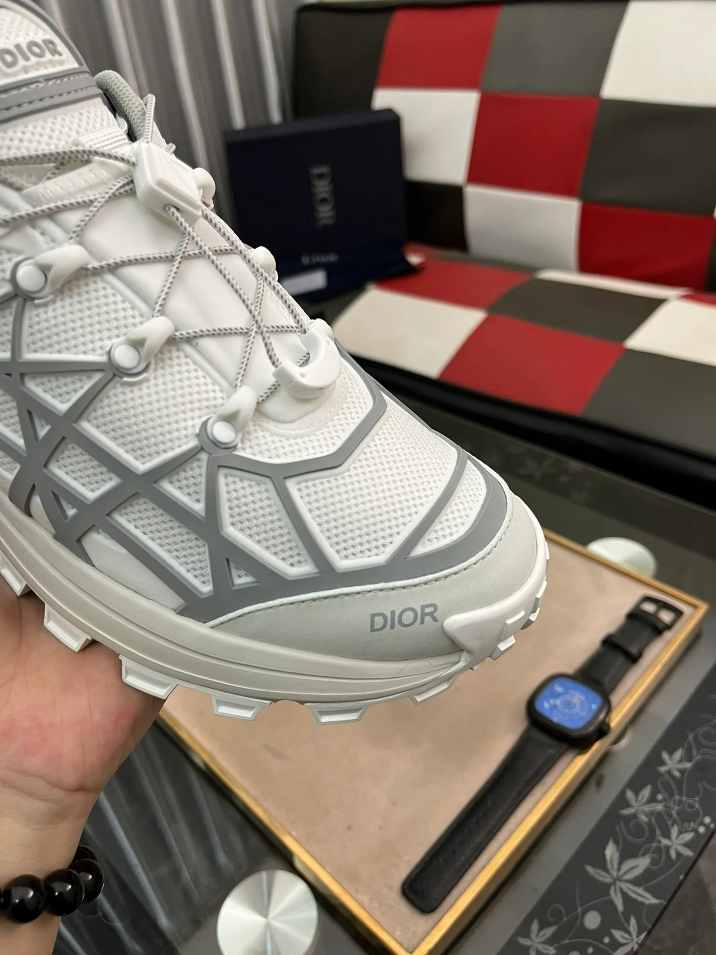 Ex-factory price 520⌚️⌚️B31 RUNNER sports shoes highlight the fashionable silhouette and are decorated with curved cannage pattern. They reinterpret the classic pattern in a structural style and enrich the Dior 2023 summer men's wear series. Meticulously crafted using the advanced craftsmanship of hiking shoes, it blends outdoor culture with Dior heritage. Code number 38-445⃣️Color optional